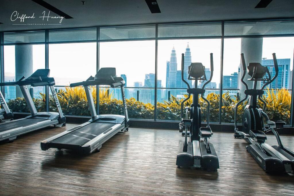 The Colony By Infinitum Best Pool View Klcc Trx Merdeka 118 Kl Tower กัวลาลัมเปอร์ ภายนอก รูปภาพ